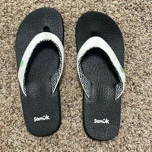 Sanuk yoga mat flip flops size 8